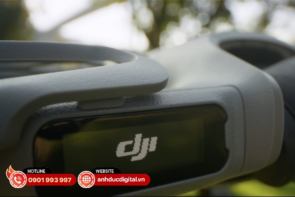 Màn hình nhỏ phía trước là điểm nhấn đặc biệt trên thiết kế của DJI Neo 2