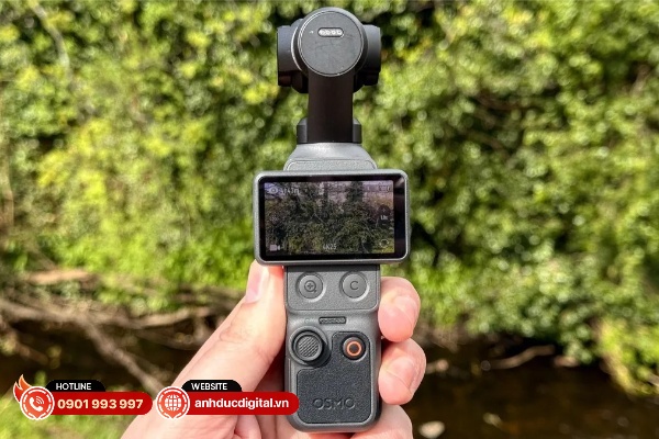 DJI Osmo Pocket 4 vẫn sẽ kế thừa màn hình OLED 2-inch có thể xoay lật với độ sáng lớn hơn