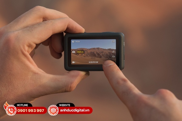 DJI Osmo Action 6 sở hữu màn hình sau với độ phân giải 2.5-inch và màn hình trước 1.46-inch