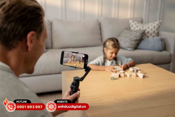 Đánh giá DJI Osmo Mobile 8 – Món phụ kiện “cần có” để có những thước phim bằng điện thoại đẹp hơn