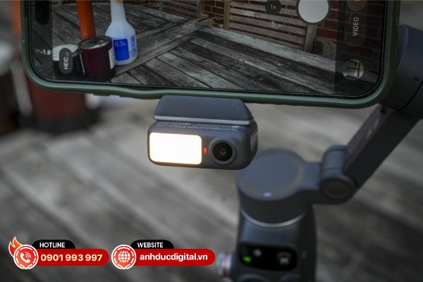 DJI Osmo Mobile 8 có thể hoạt động liên tục lên đến khoảng 10 tiếng