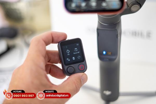 Điểm nhấn chính trên DJI Osmo Mobile 8P là bộ điều khiển tháo rời Osmo FrameTap