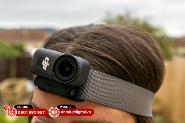 Việc lắp cụm camera trên vòng đeo dầu giúp hình ảnh ổn định hơn 