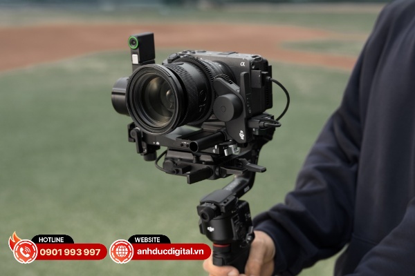 DJI RS5 vẫn duy trì khả năng tương thích với hệ sinh thái rộng lớn của DJI