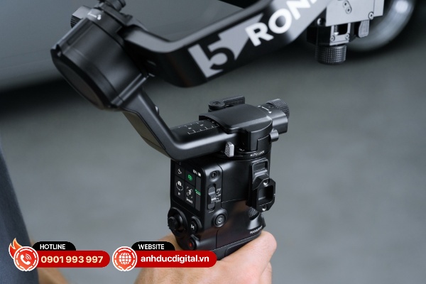 DJI RS5 có tính năng khóa trục tự động thế hệ thứ 2