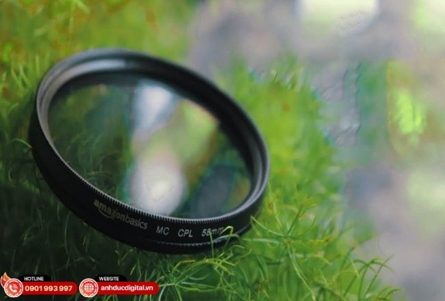 Chất lượng kính và tráng phủ quyết định độ nét và khả năng chống lóa của filter.