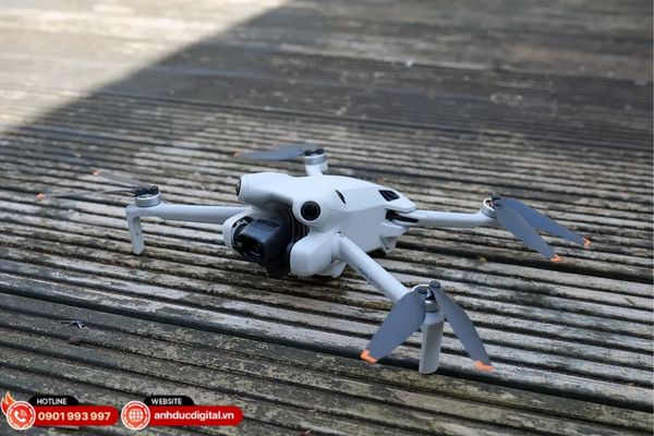 Flycam nhỏ gọn – nhẹ dưới 250g – phù hợp cho người mới và chuyến đi biển