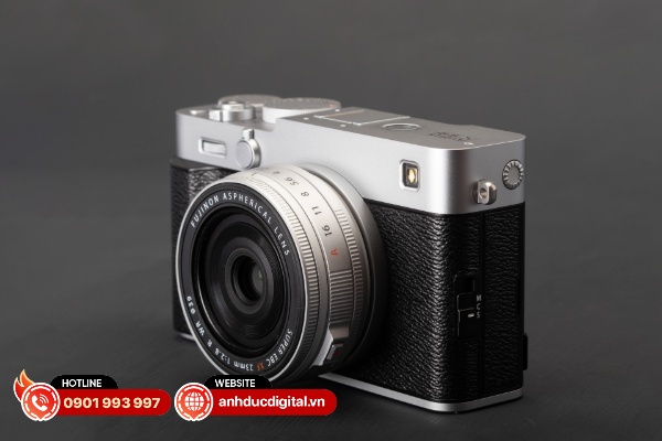 Fujifilm X-E5 sở hữu thiết kế liền mạch về màu sắc và chi tiết với màu sắc thân máy