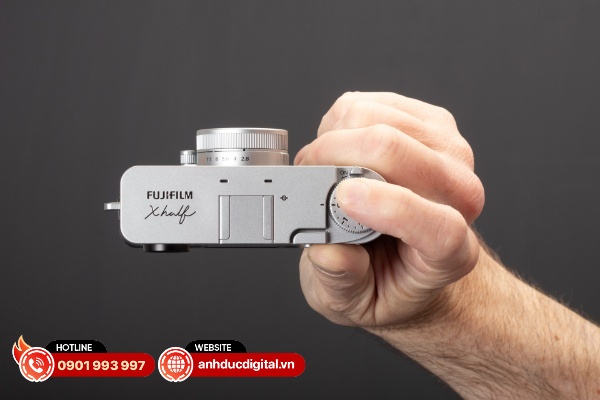 Fujifilm X-Half có tính năng ghép 2 khung hình trong 1