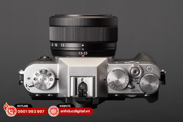Hệ thống vòng xoay thông số tại mặt trên của Fujifilm X-T30 III