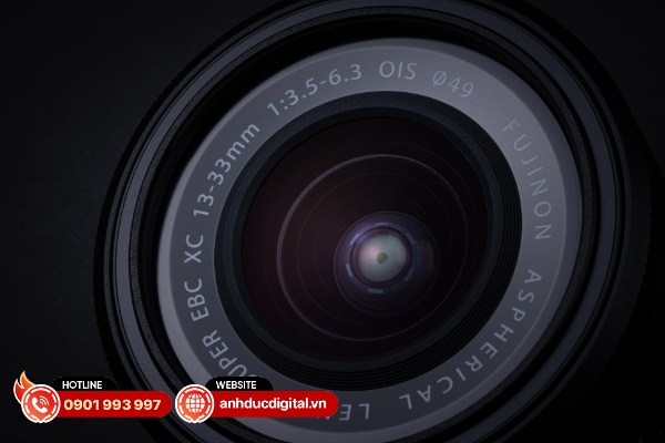 Fujifilm XC 13-33 mm F3.5-6.3 OIS được trang bị hệ thống ổn định quang học với hiệu quả lên đến 4 stops