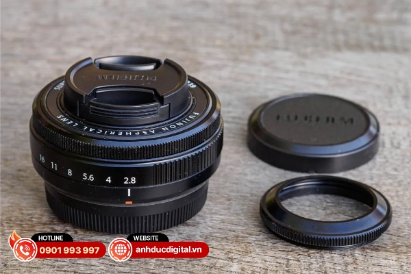 Fujifilm XF 27mm f/2.8 R WR hoàn toàn phù hợp với một máy ảnh nhỏ