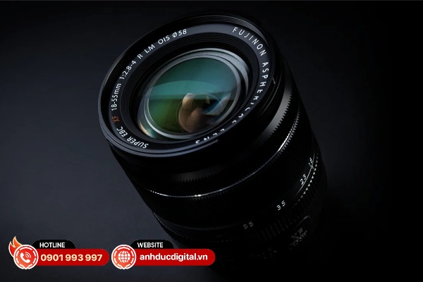 Fujifilm XF 18–55mm f/2.8–4 R LM OIS là ống kính kit được yêu thích nhất