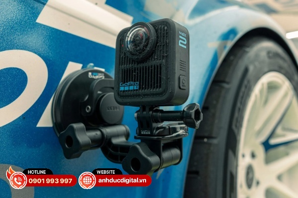 GoPro MAX 2 với bộ phụ kiện lắp trên xe hơi