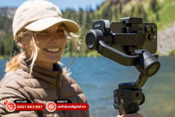 GoPro Fluid Pro AI là gimbal theo dõi chủ thể bằng AI, được thiết kế để sử dụng cùng với máy quay GoPro