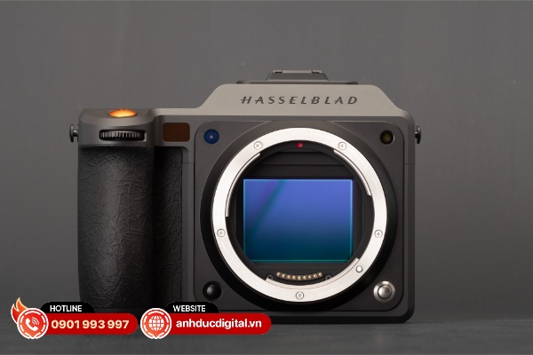 Hasselblad X2D II 100C được trang bị cảm biến Medium Format BSI CMOS với độ phân giải 100MP