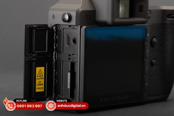 Máy ảnh có SSD tích hợp với dung lượng 1TB và khe cắm CFExpress Type B bổ sung