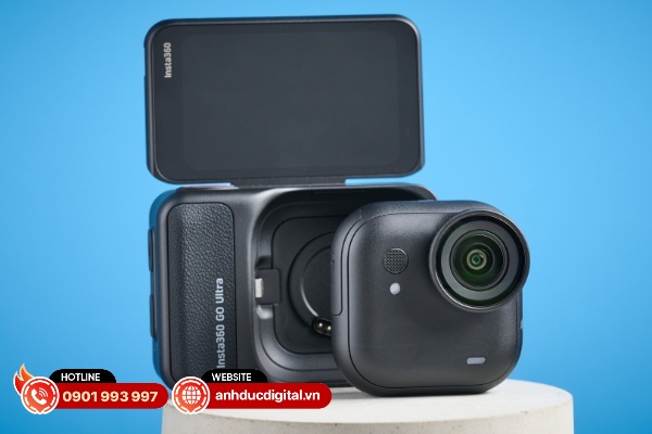 Hộp đựng và cụm camera của Insta360 Go Ultra có sự thay đổi về kích thước, lớn hơn so với Go 3S