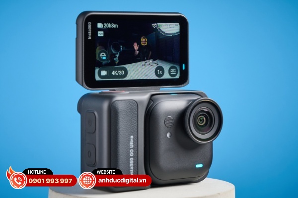 Insta360 Go Ultra màn hình lật lên trên với kích thước 2.5-inch giống như phiên bản tiền nhiệm