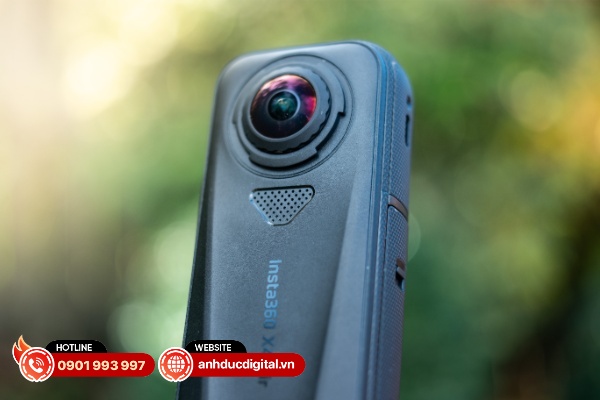 Một nâng cấp đáng kể trên X4 Air so với X4 tiêu chuẩn là hệ thống ống kính có thể thay thế