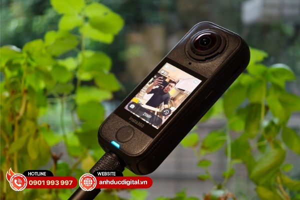 Insta360 X4 Air được thiết kế cho phép việc điều khiển nhanh chóng và dễ dàng hơn bao giờ hết.