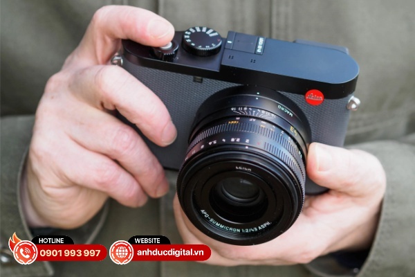 Vòng điều khiển trên ống kính và vòng xoay tốc độ trên thân máy