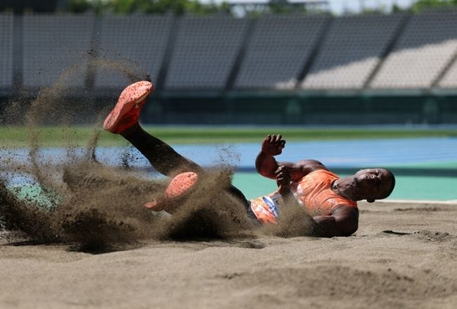 Thiết kế Internal Zoom ổn định, hoàn hảo khi sử dụng kết hợp với gimbal