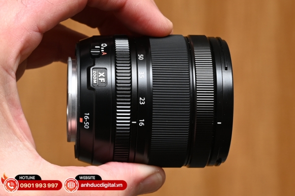 Fujifilm XF 16mm f/2.8 R WR sở hữu góc rộng linh hoạt, thiết kế nhỏ gọn chuẩn WR, cho hình ảnh sắc nét, rất lý tưởng cho du lịch, street và quay video cầm tay