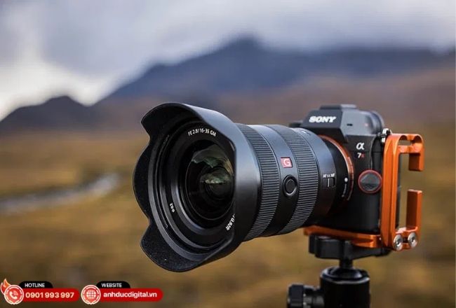 Lens máy ảnh góc rộng giúp ghi lại không gian rộng lớn, phù hợp phong cảnh và kiến trúc.