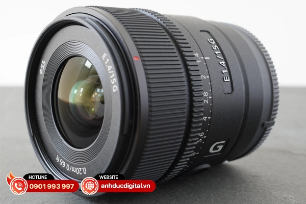 Sony E 15mm f/1.4 G có thiết kế gọn nhẹ, lấy nét nhanh và chất lượng hình ảnh tốt