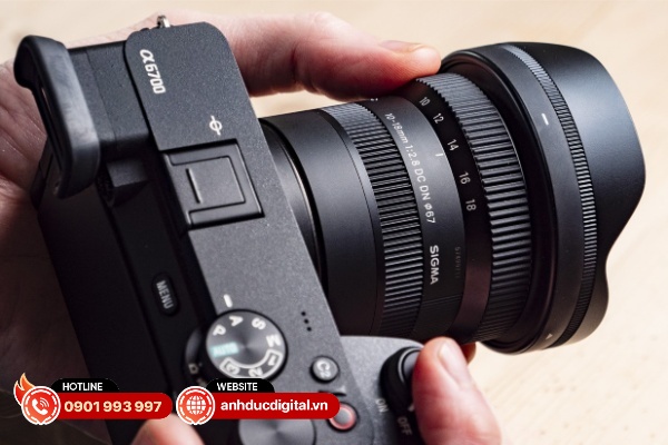 Sigma 10-18mm f/2.8 DC DN C sử dụng động cơ bước STM cho khả năng lấy nét nhanh chóng và êm ái