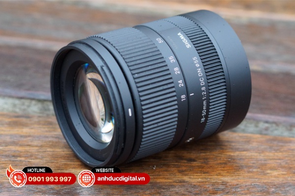 Sigma 18–50mm f/2.8 DC DN Contemporary là ống kính tiêu chuẩn mà người dùng nên sở hữu