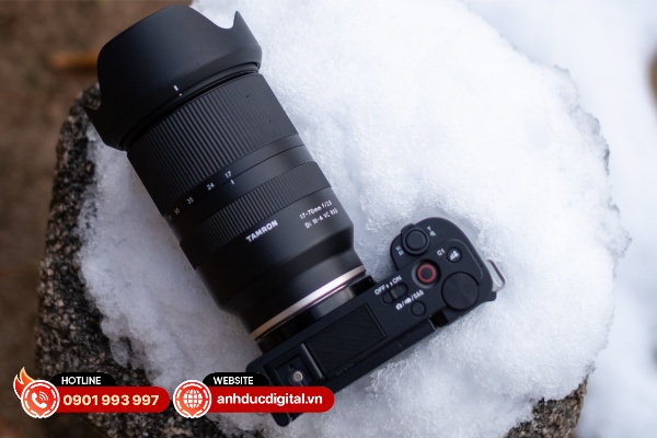 Tamron 17-70mm f/2.8 Di III-A VC sẽ có kích thước lớn hơn một chút so với ống kính tiêu chuẩn khác