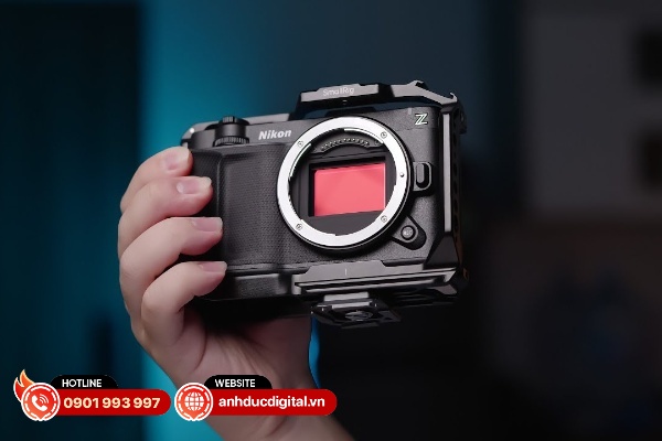 Nikon ZRC dự kiến sẽ là phiên bản sử dụng cảm biến APS-C của dòng máy quay Nikon ZR