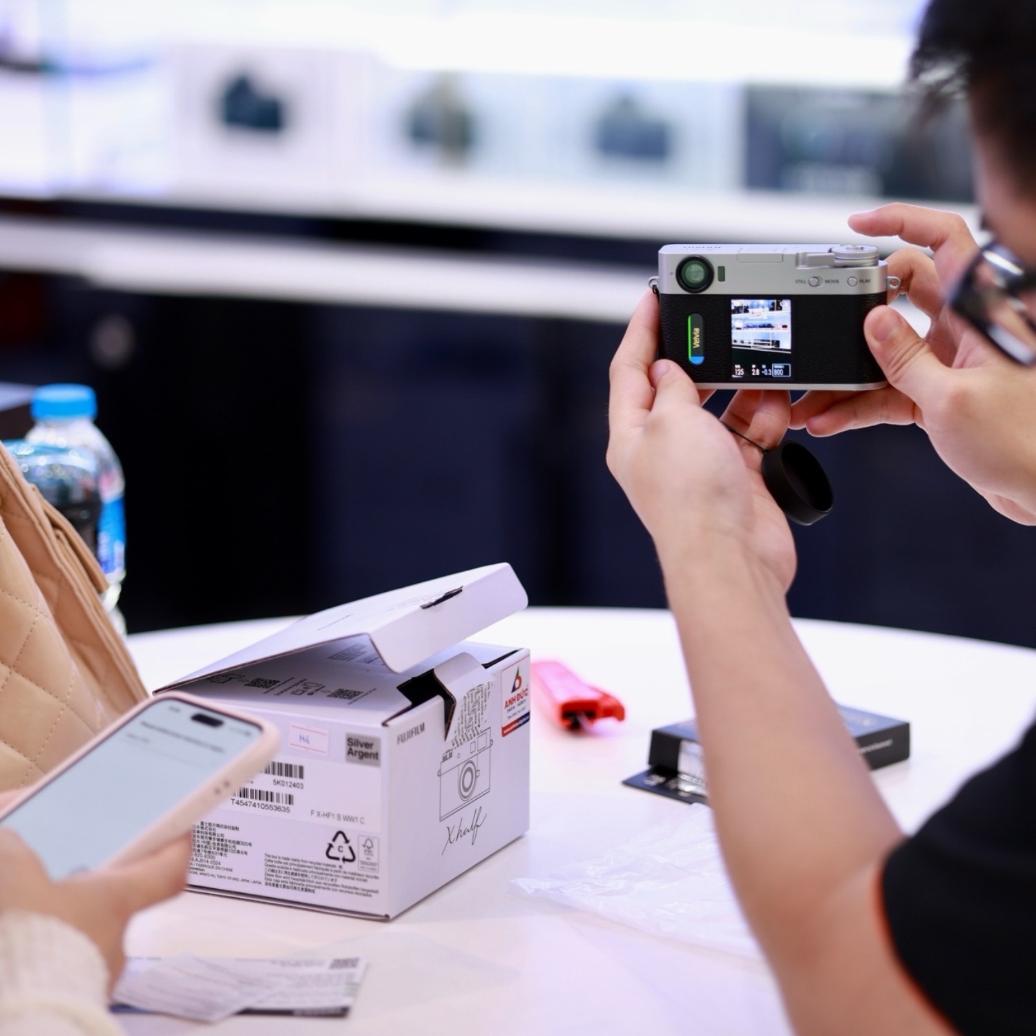 Mua máy ảnh chính hãng tại Anh Đức Digital