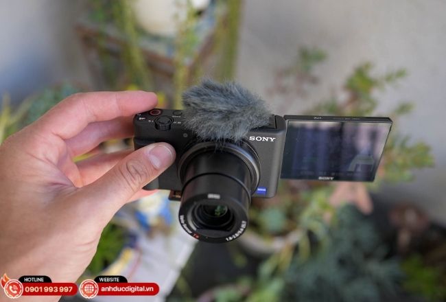 Máy ảnh compact tối ưu cho vlog với thao tác đơn giản, lấy nét thông minh và chất lượng video ổn định.