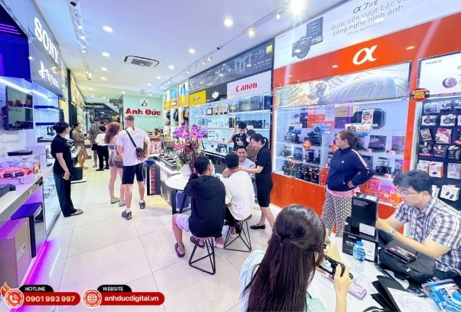 Chọn nơi bán chính hãng, tư vấn đúng nhu cầu và hỗ trợ tốt sẽ giúp người mới yên tâm khi mua chiếc máy ảnh đầu tiên.