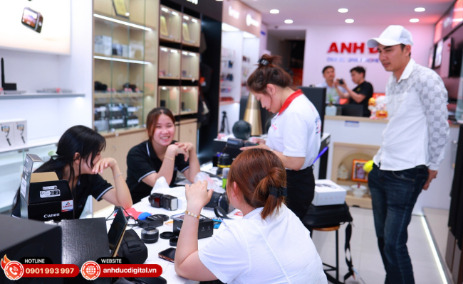 Canon EOS R50 ghi điểm nhờ thao tác đơn giản, màu ảnh dễ nhìn và thân máy gọn nhẹ