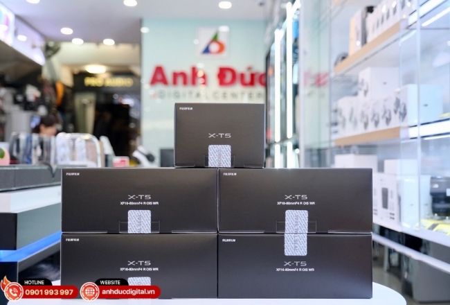 Chiếc máy thuần ảnh mạnh mẽ với màn hình lật 3 chiều tiện lợi