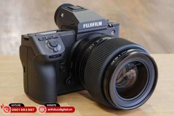 Fujifilm GFX100 II là máy ảnh Medium Format 102MP cao cấp, nổi bật với độ chi tiết vượt trội, màu sắc chính xác và khả năng chụp – quay chuyên nghiệp