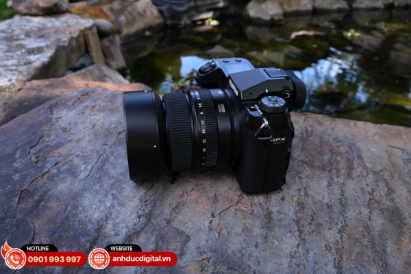 Fujifilm GFX50S II là máy ảnh Medium Format 51.4 MP gọn nhẹ, cho ảnh chi tiết cao và màu sắc đặc trưng Fujifilm