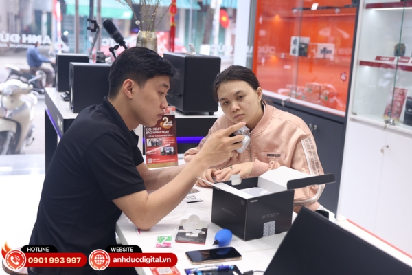 Đội ngũ tư vấn tại Anh Đức Digital am hiểu thiết bị hình ảnh, sẵn sàng hỗ trợ chọn máy và ống kính phù hợp với từng nhu cầu sử dụng