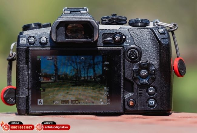 OM-D E-M1 Mark II là lựa chọn trong các dòng máy ảnh Olympus dành cho người cần tốc độ và độ bền cao