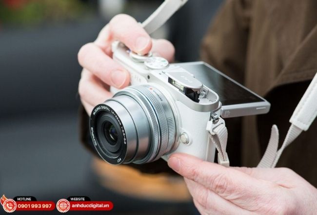 Olympus máy ảnh là lựa chọn lý tưởng cho những hành trình du lịch cần sự gọn nhẹ nhưng vẫn đảm bảo chất lượng hình ảnh.