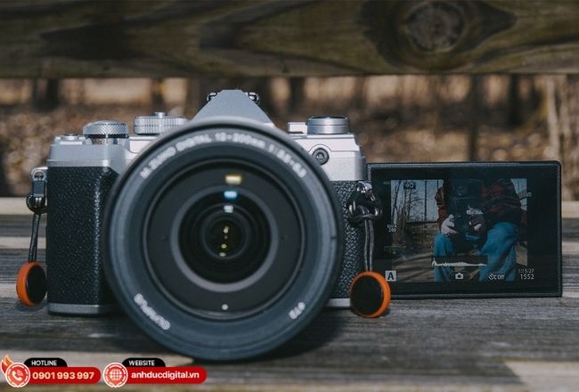 OM-D E-M5 Mark III là Olympus máy ảnh cân bằng giữa độ bền, hiệu năng và tính cơ động khi di chuyển