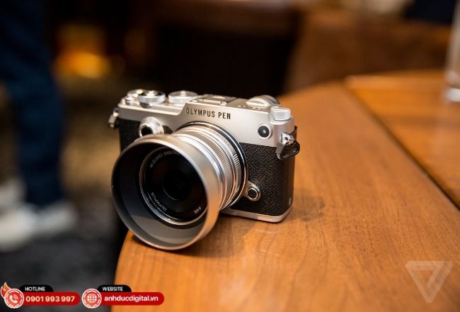 PEN-F là máy ảnh mirrorless Olympus mang phong cách retro, phù hợp street và du lịch trải nghiệm