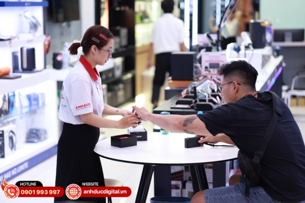 Mua máy ảnh tại Quảng Ngãi giúp xem thử sản phẩm, so sánh dễ dàng và được tư vấn trực tiếp