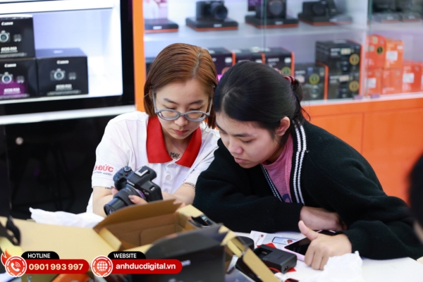 Đội ngũ nhân viên Anh Đức Digital tư vấn tận tâm, am hiểu thiết bị, giúp khách hàng chọn đúng máy theo nhu cầu