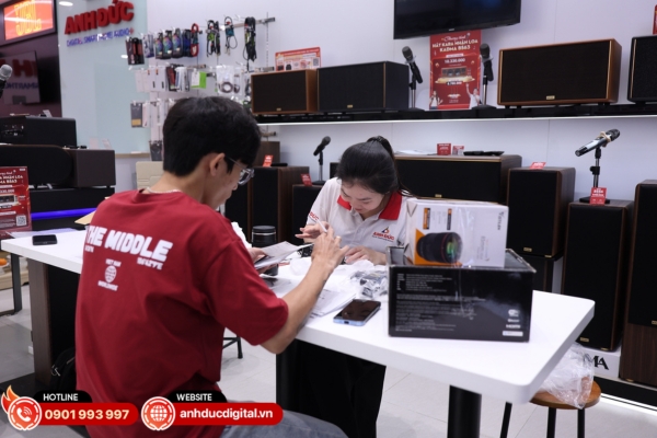 Khách hàng mua ống kính tại Anh Đức Digital được đảm bảo chất lượng sản phẩm, giá minh bạch và hỗ trợ sau mua chu đáo