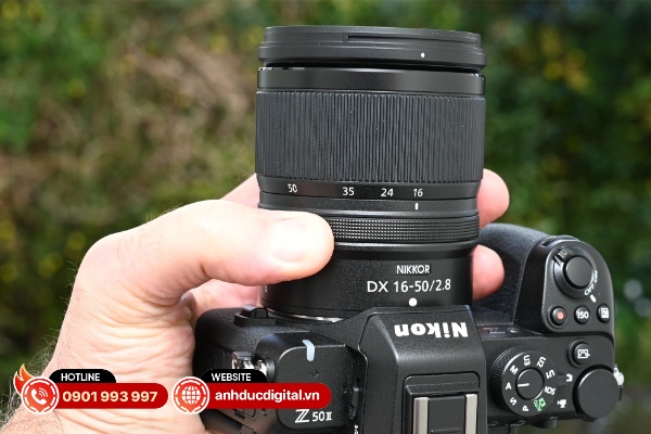 Nikkor Z DX 16-50mm F2.8 VR có tất cả 12 thấu kính chia thành 11 nhóm